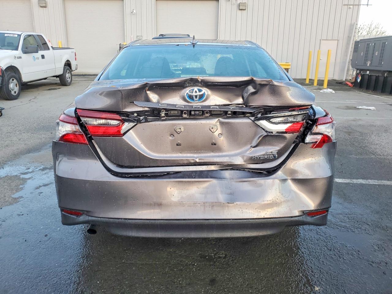 2022 TOYOTA CAMRY LE photo 6