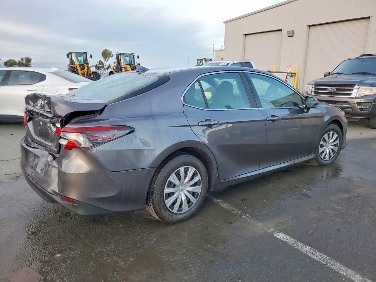 2022 TOYOTA CAMRY LE photo 3
