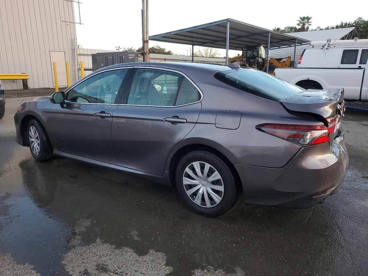 2022 TOYOTA CAMRY LE photo 2