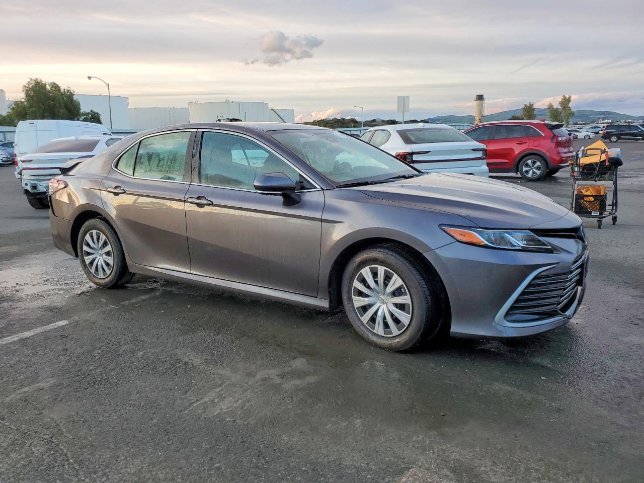 2022 TOYOTA CAMRY LE photo 4