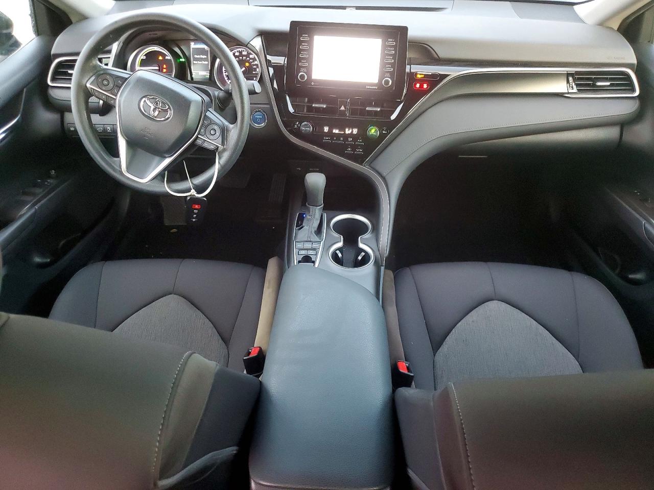 2022 TOYOTA CAMRY LE photo 8