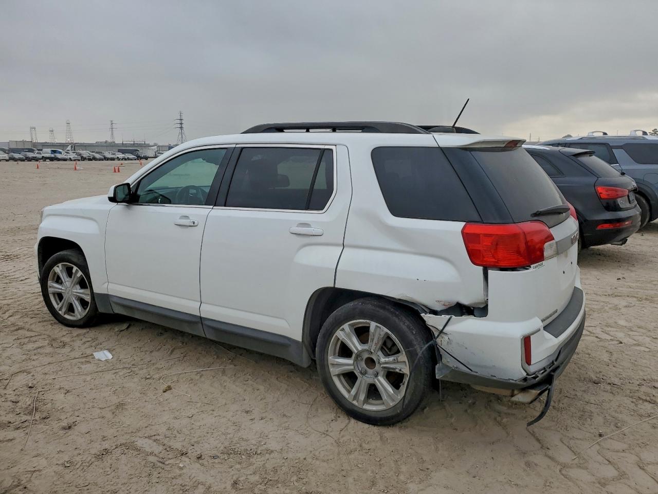 2017 GMC TERRAIN SLE photo 2