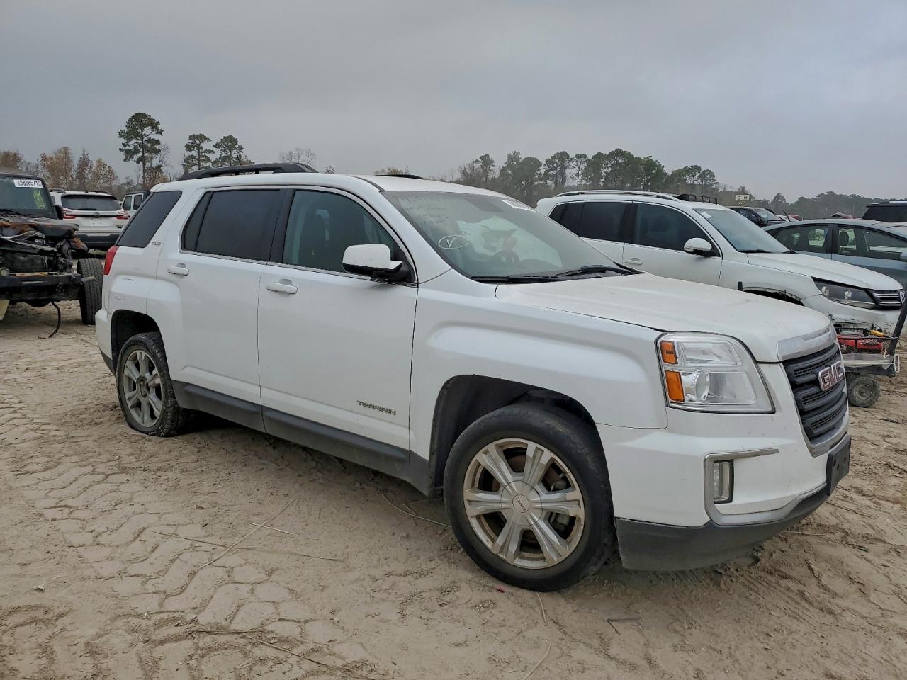 2017 GMC TERRAIN SLE photo 4