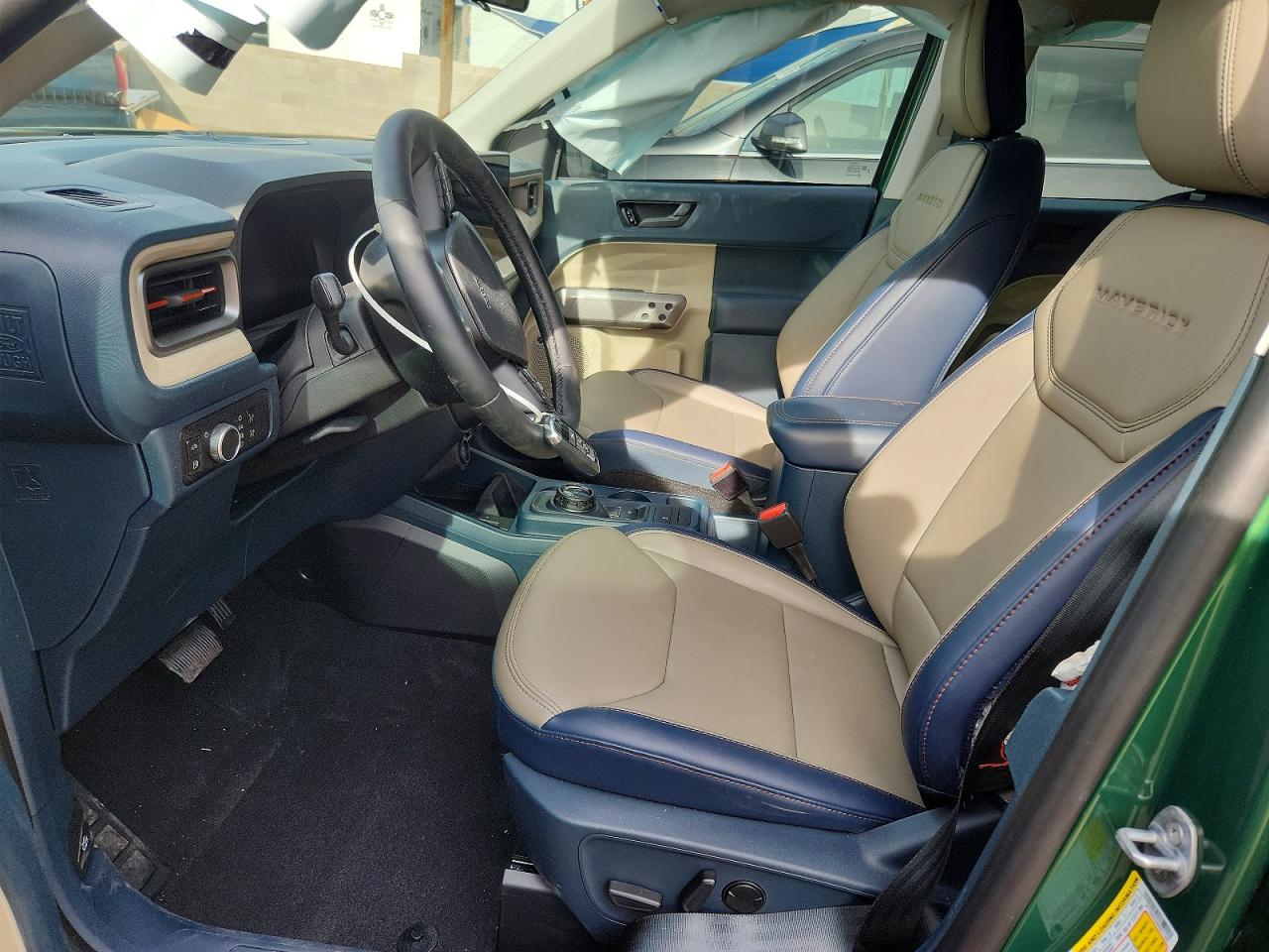 2025 FORD MAVERICK LARIAT photo 13