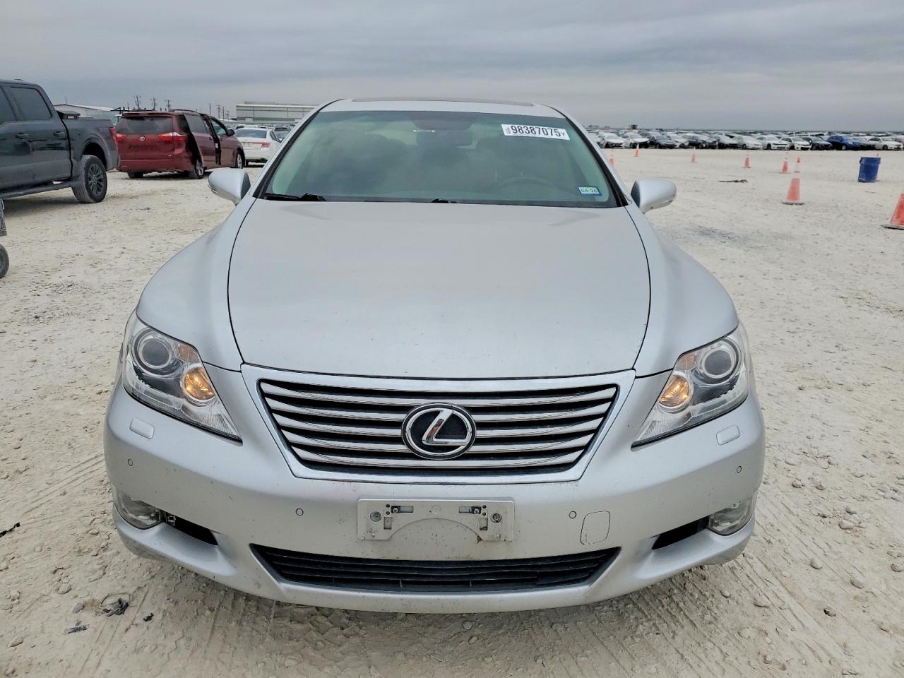 2012 LEXUS LS 460L photo 5
