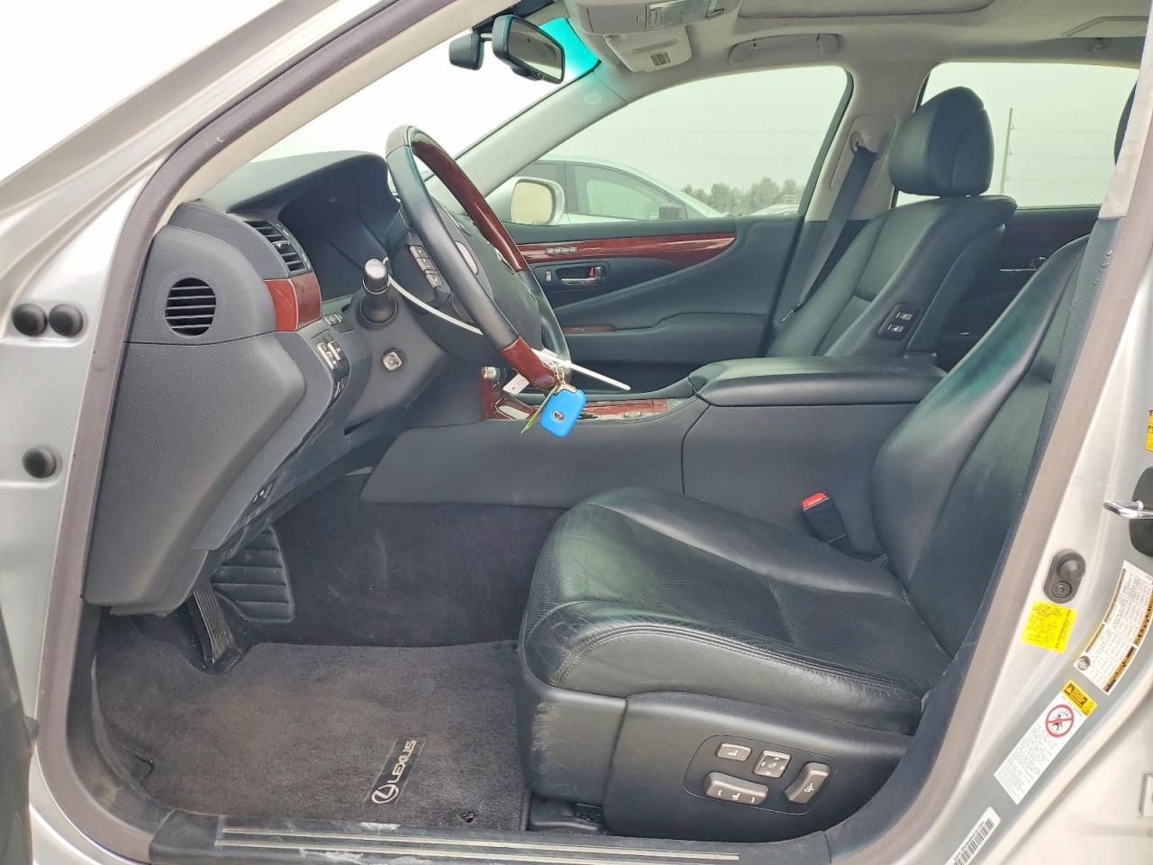 2012 LEXUS LS 460L photo 7