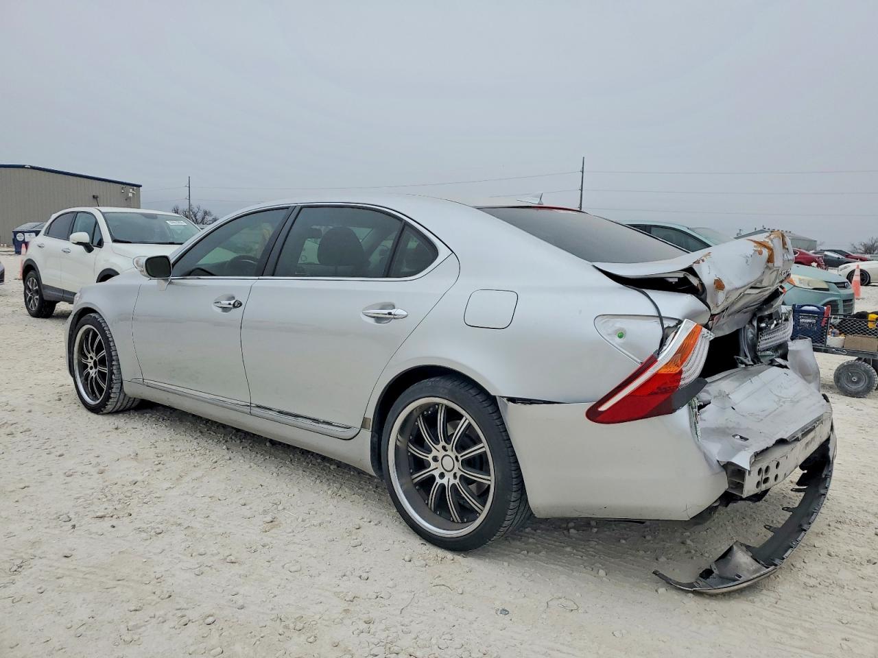 2012 LEXUS LS 460L photo 2