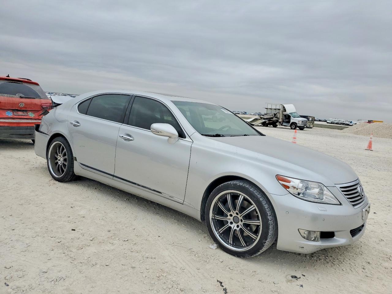 2012 LEXUS LS 460L photo 4