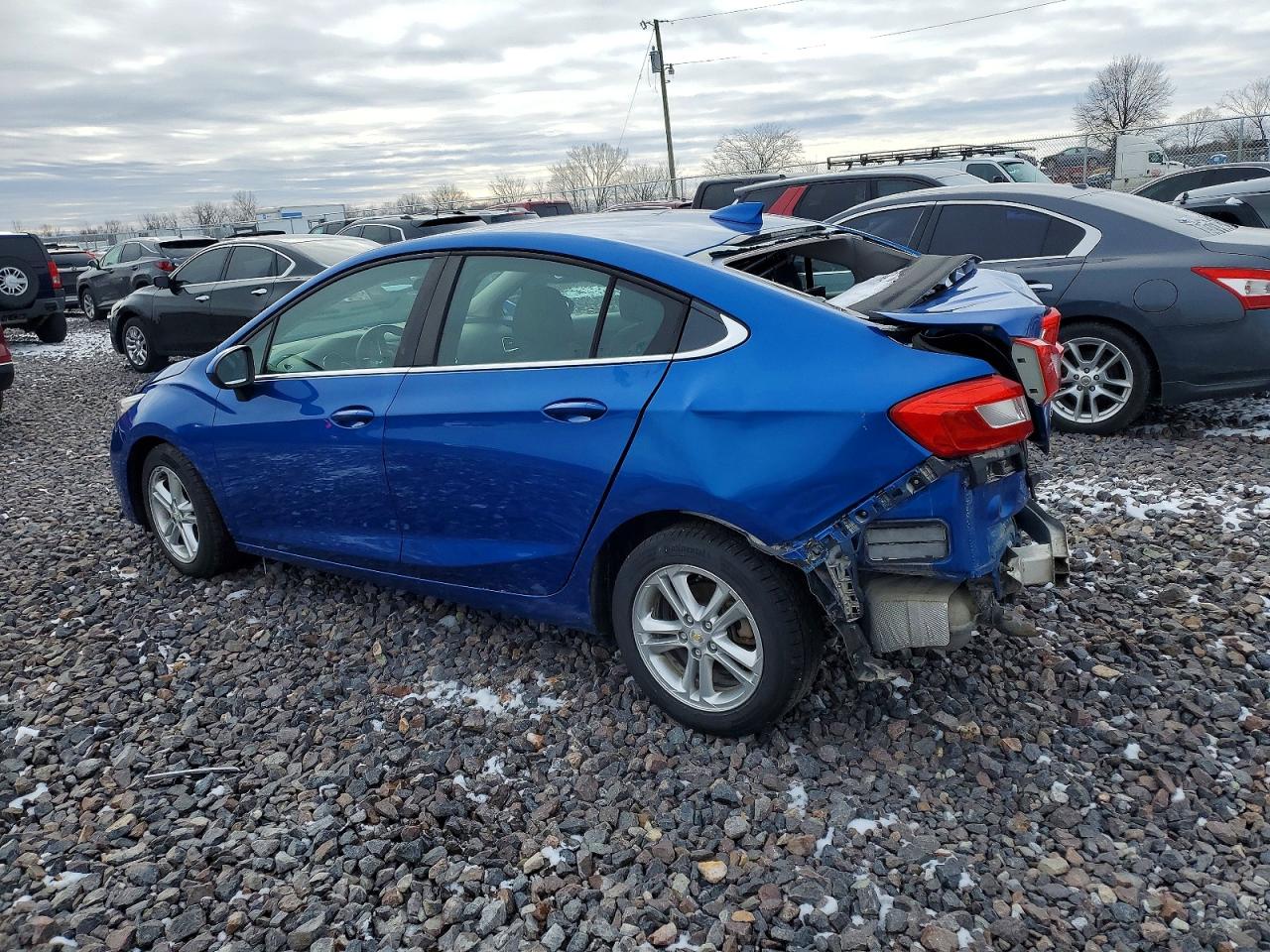 2016 CHEVROLET CRUZE LT photo 2