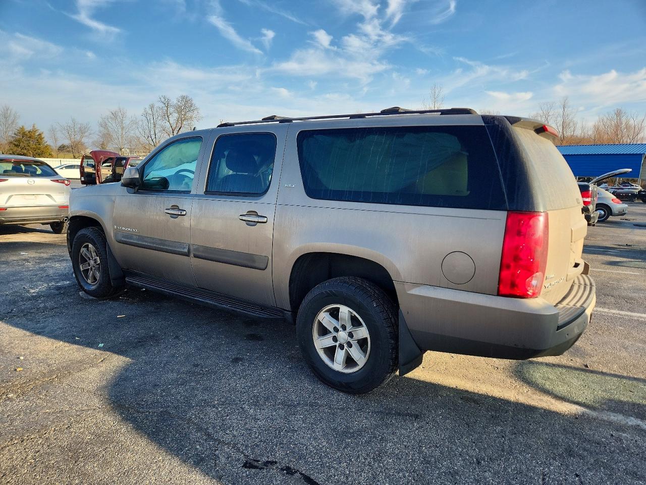 2007 GMC YUKON XL K1500 photo 2