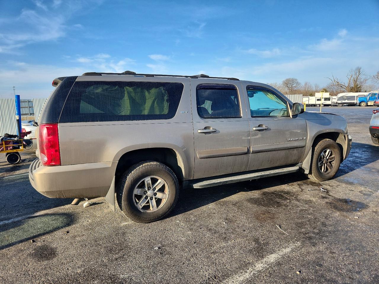 2007 GMC YUKON XL K1500 photo 3