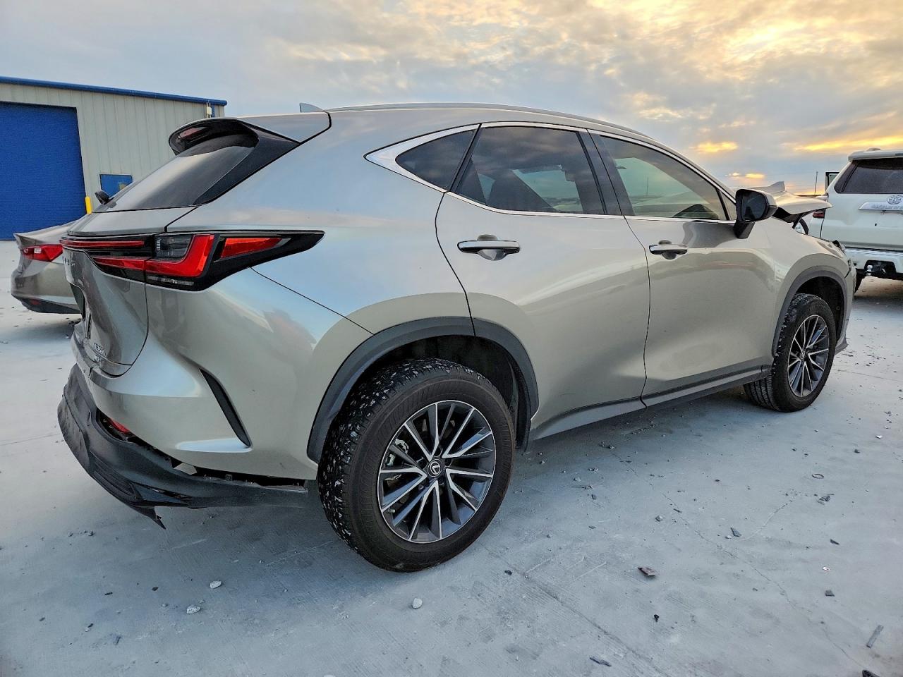 2022 LEXUS NX 350H photo 3