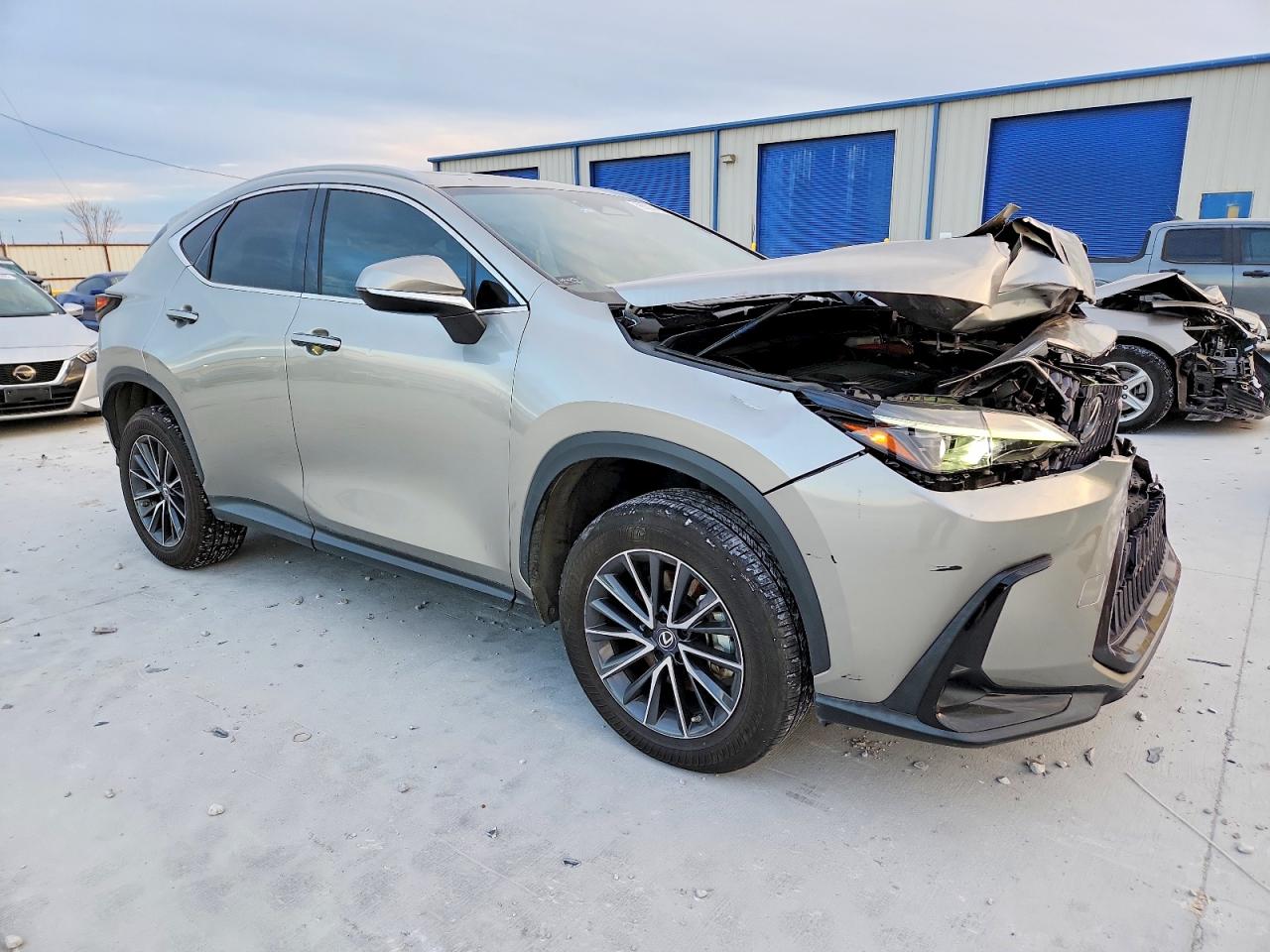 2022 LEXUS NX 350H photo 4