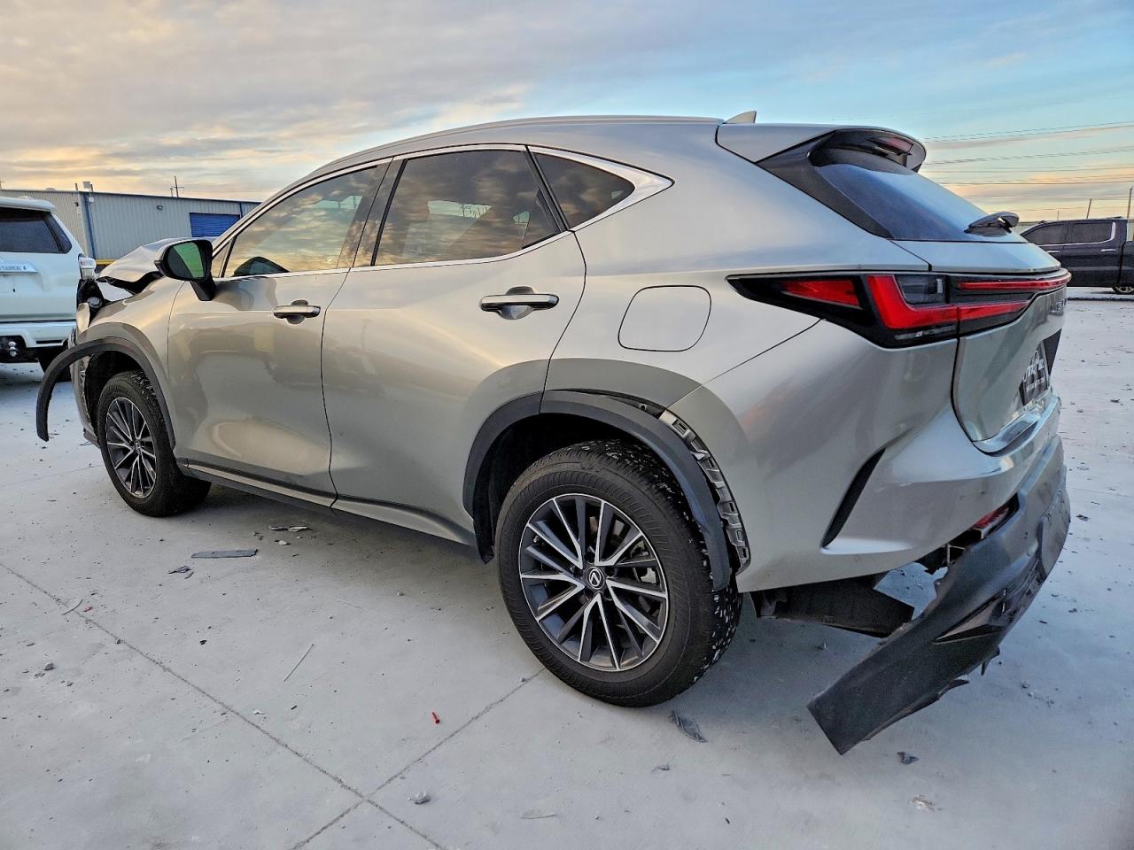 2022 LEXUS NX 350H photo 2