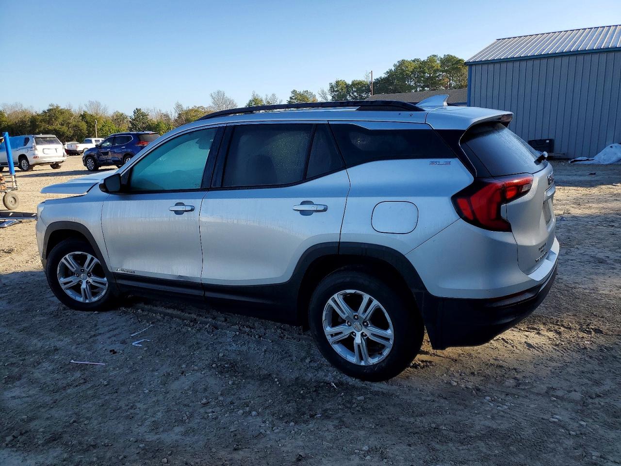 2018 GMC TERRAIN SLE photo 2