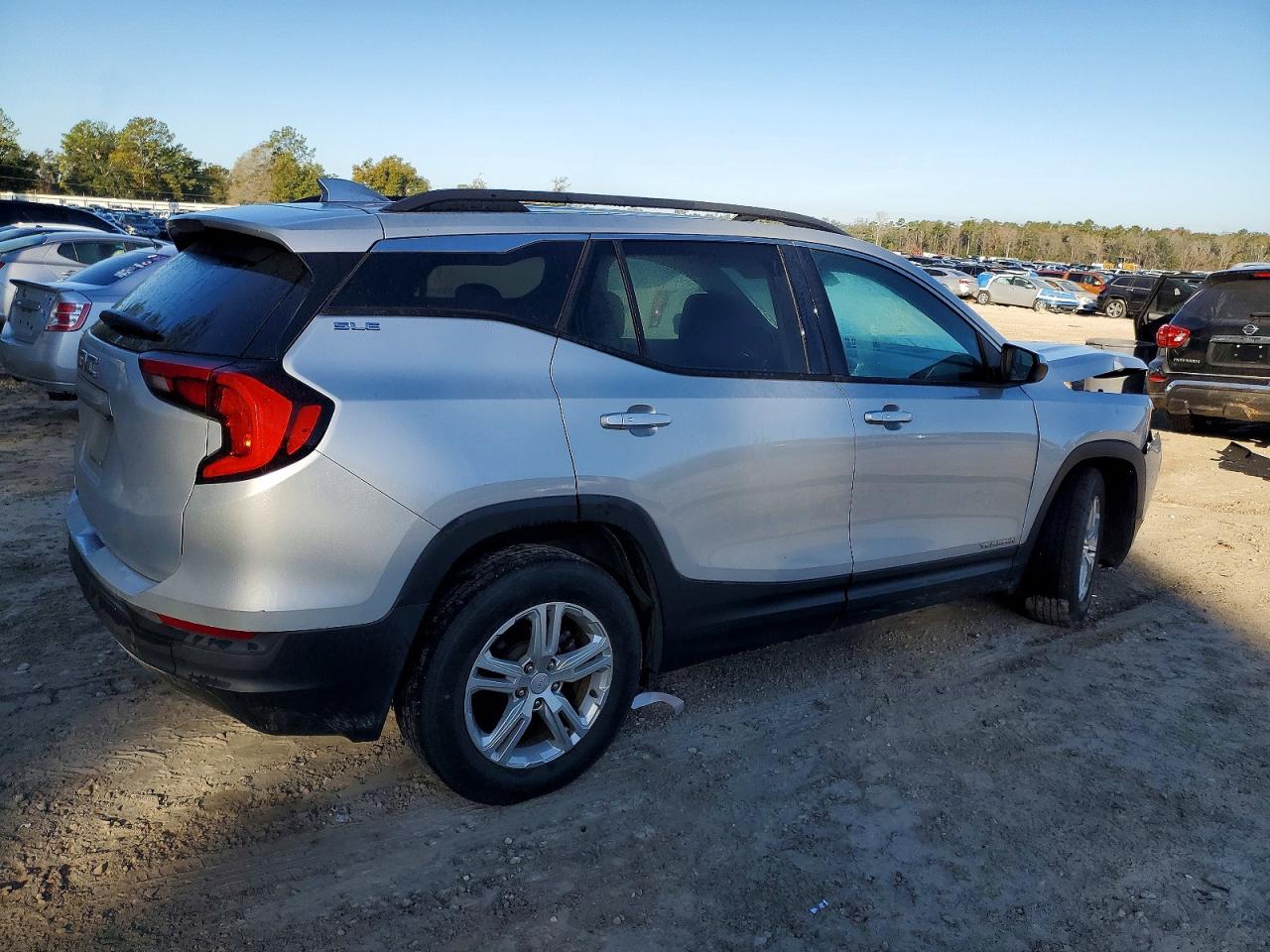 2018 GMC TERRAIN SLE photo 3