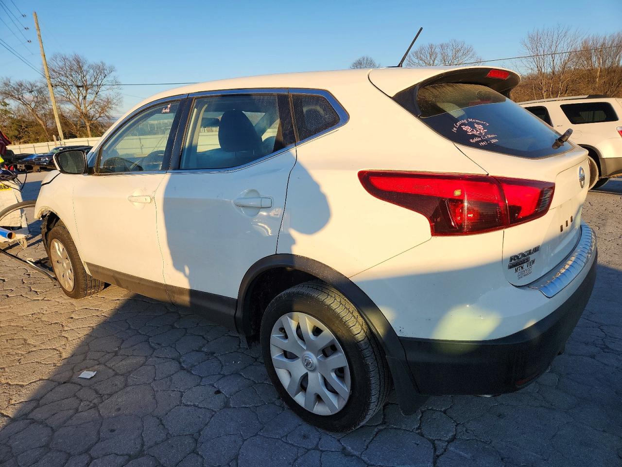 2018 NISSAN ROGUE SPORT S photo 2