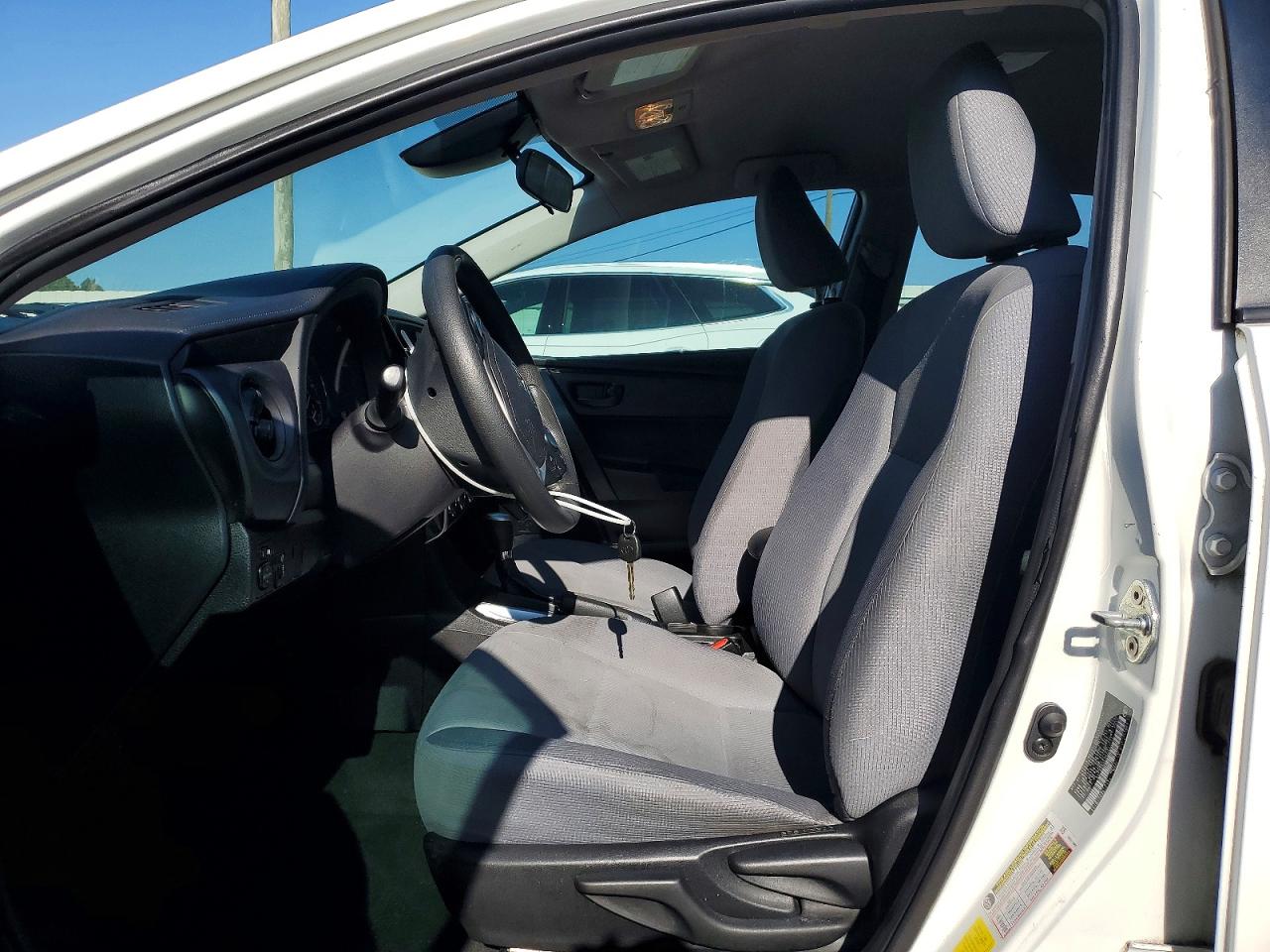 2019 TOYOTA COROLLA L photo 7