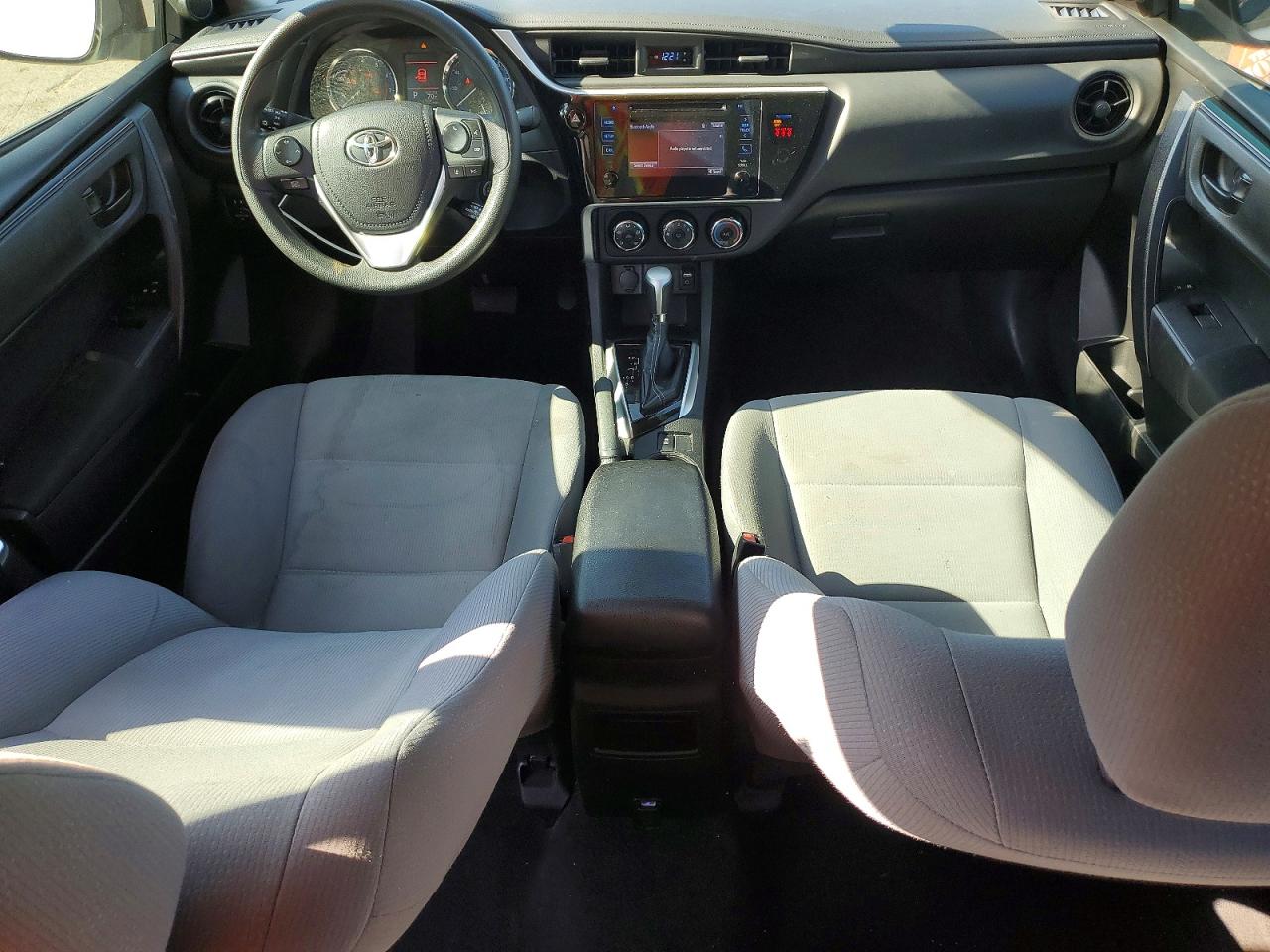 2019 TOYOTA COROLLA L photo 8