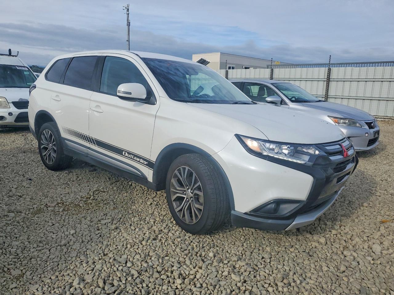 2018 MITSUBISHI OUTLANDER SE photo 4