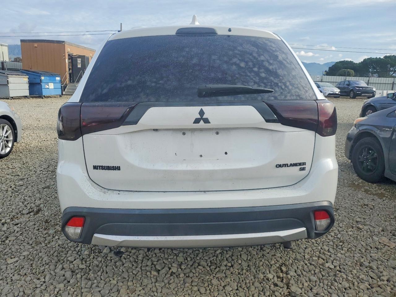2018 MITSUBISHI OUTLANDER SE photo 6