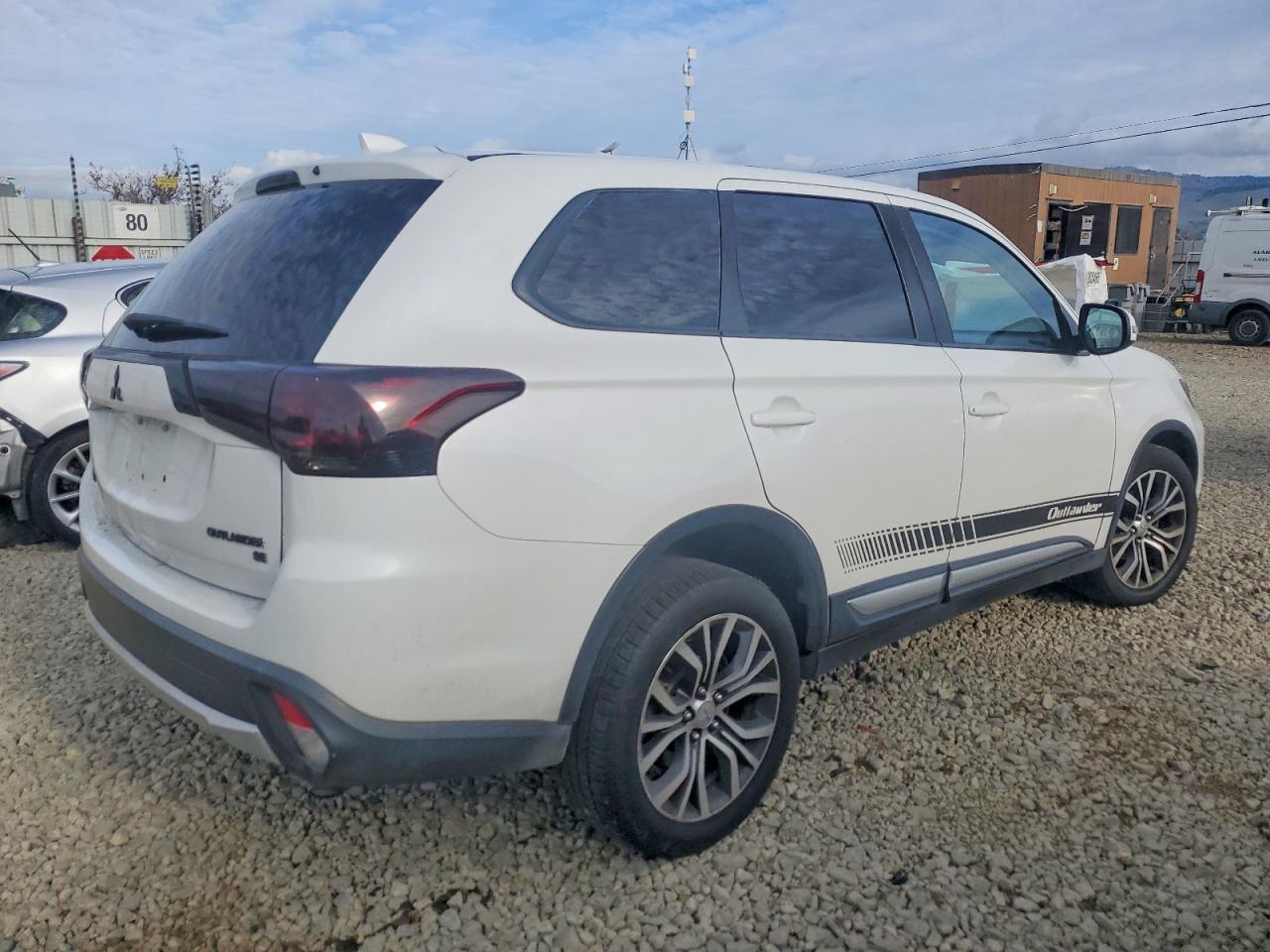 2018 MITSUBISHI OUTLANDER SE photo 3