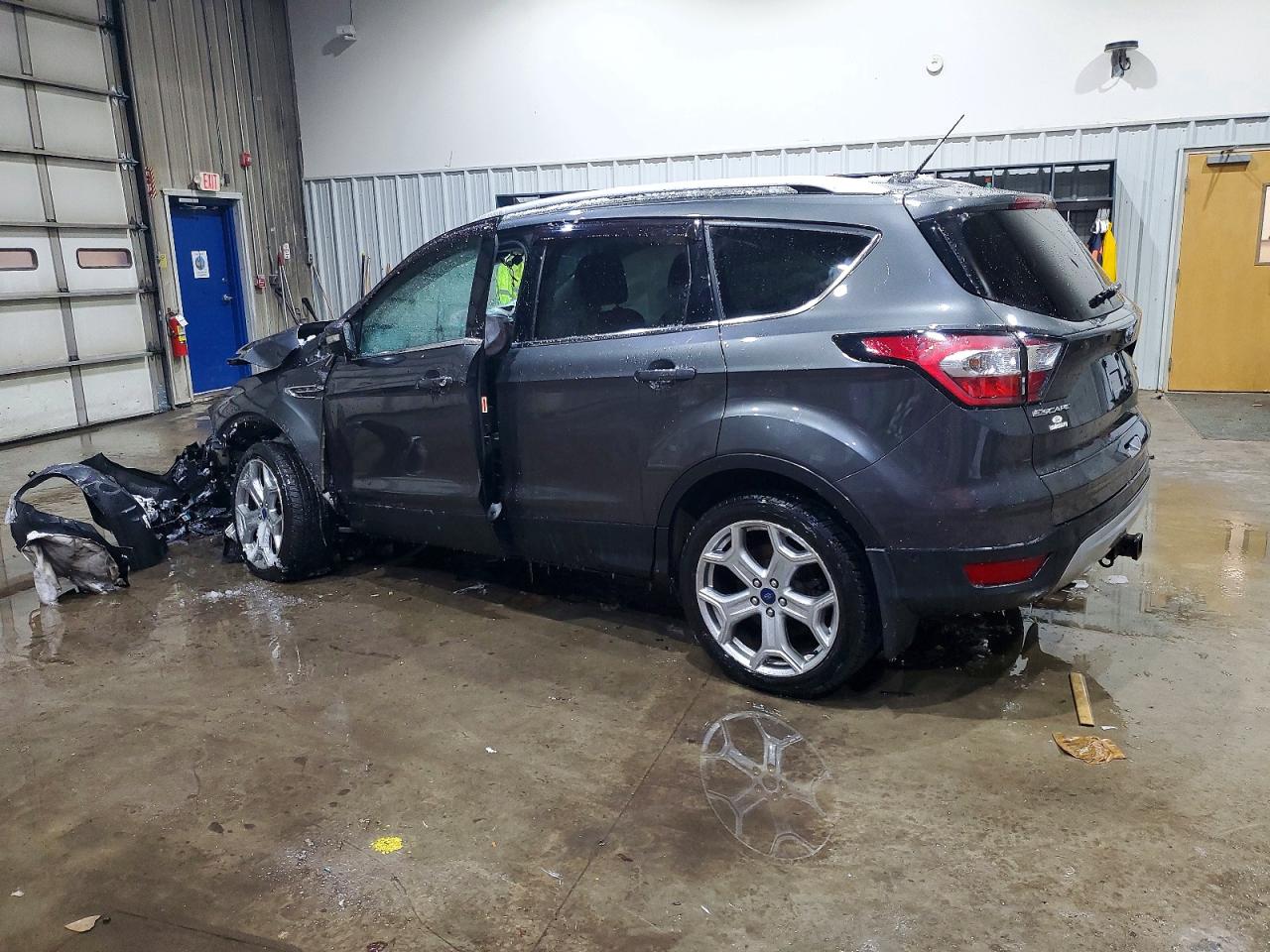 2017 FORD ESCAPE TITANIUM photo 2