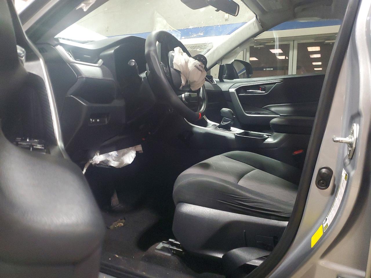 2019 TOYOTA RAV4 XLE photo 7