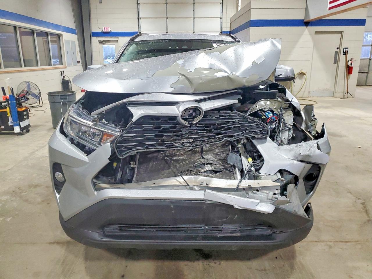 2019 TOYOTA RAV4 XLE photo 5