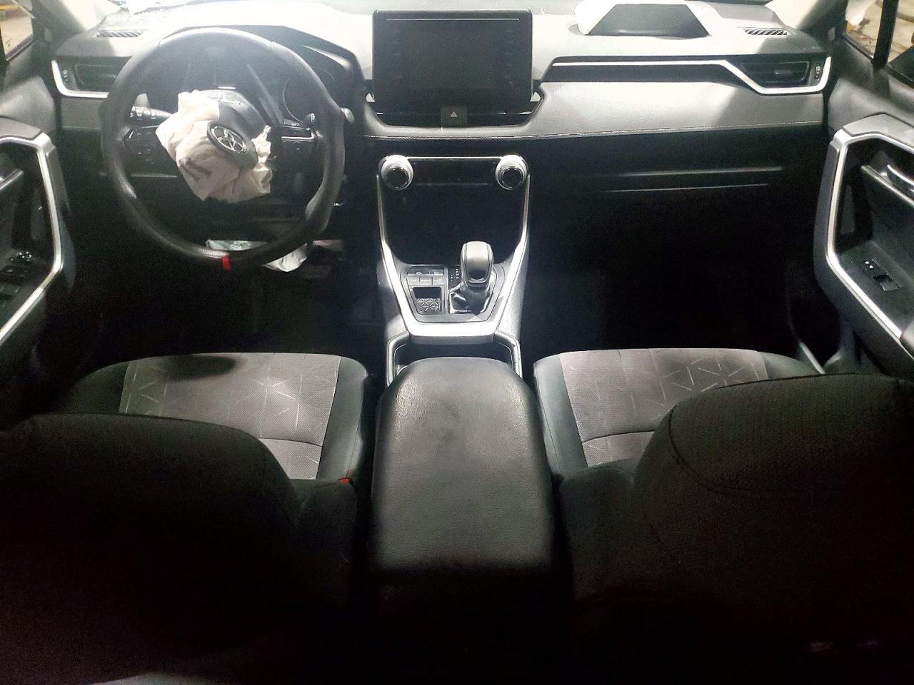 2019 TOYOTA RAV4 XLE photo 8