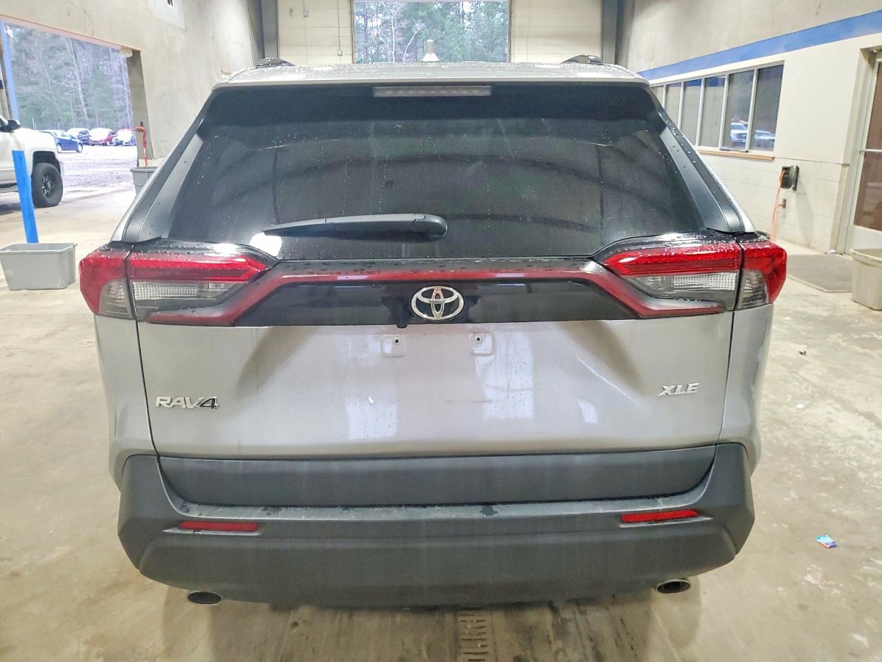 2019 TOYOTA RAV4 XLE photo 6