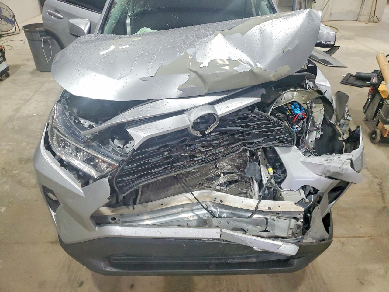 2019 TOYOTA RAV4 XLE photo 12
