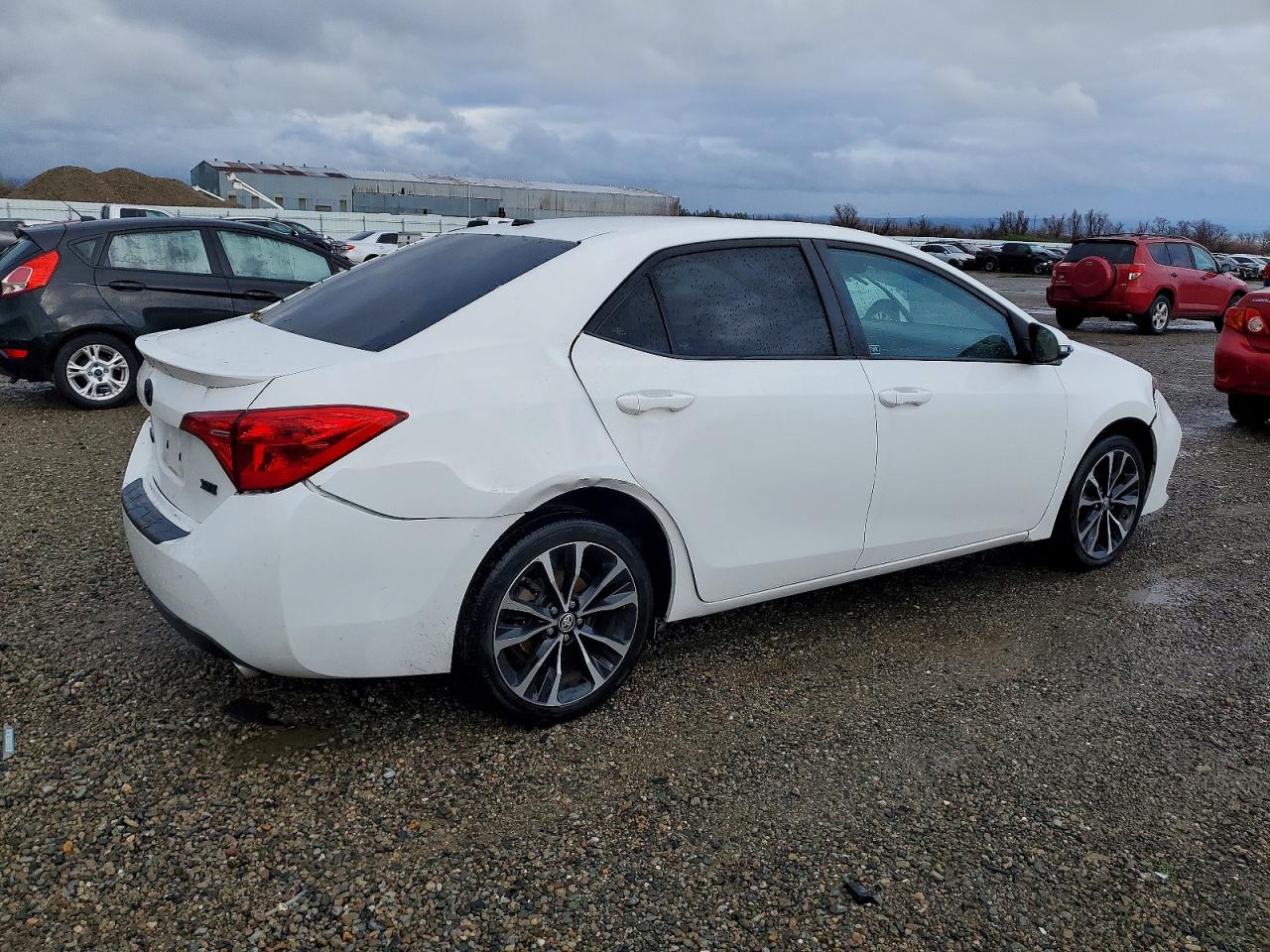 2018 TOYOTA COROLLA L photo 3