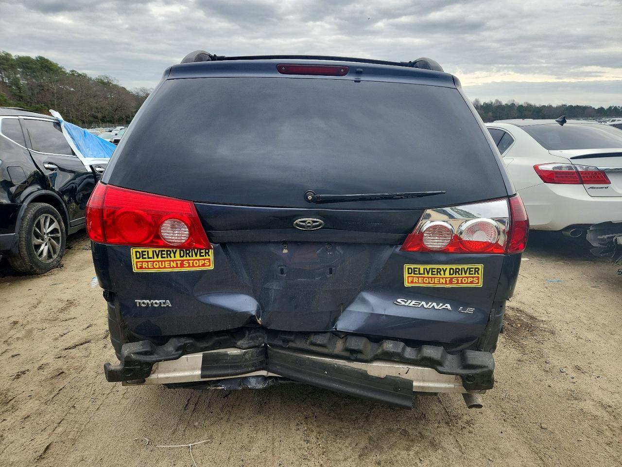 2009 TOYOTA SIENNA CE photo 6