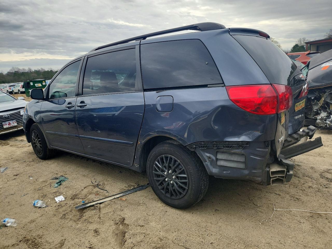 2009 TOYOTA SIENNA CE photo 2