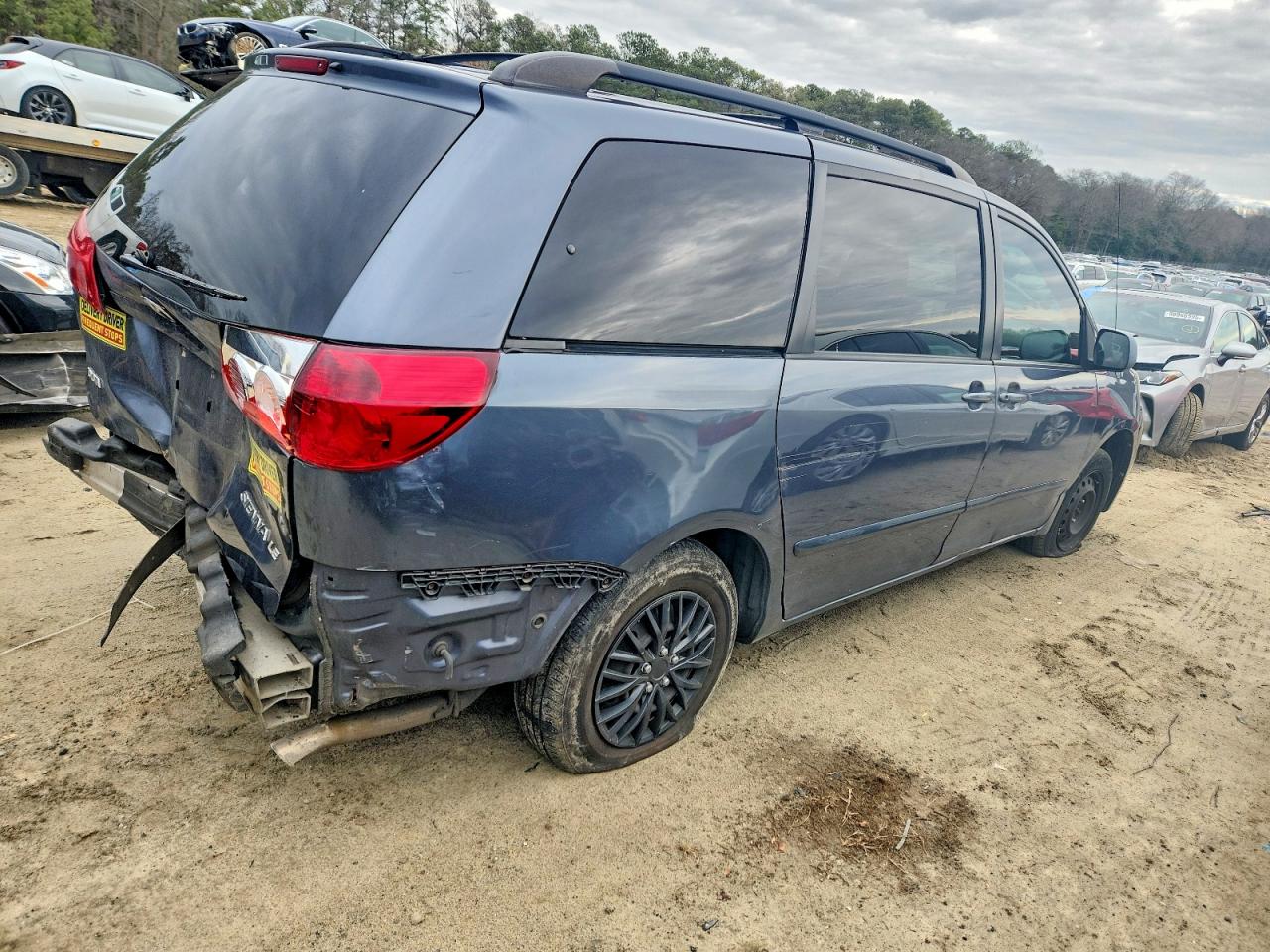 2009 TOYOTA SIENNA CE photo 3