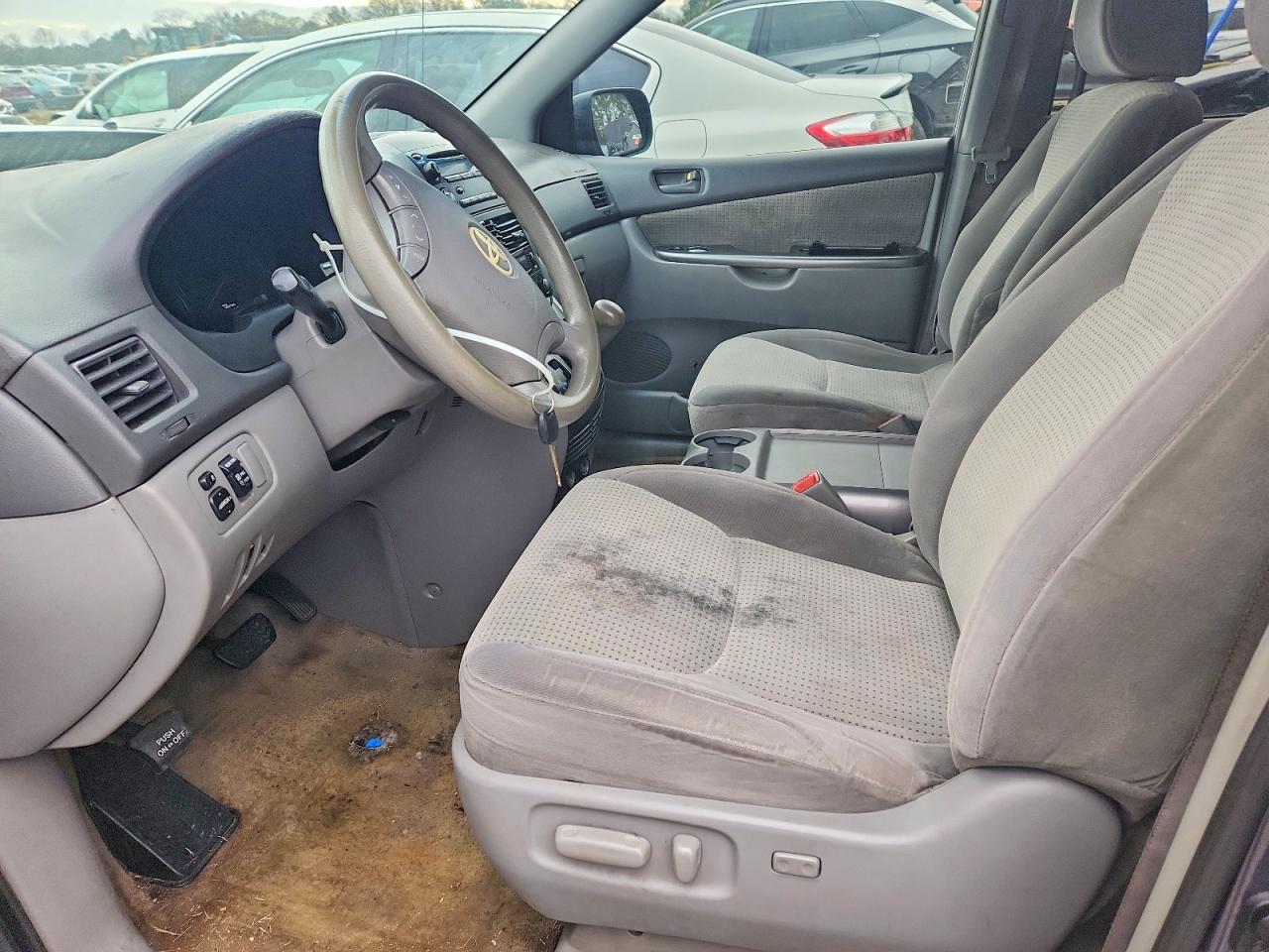 2009 TOYOTA SIENNA CE photo 7