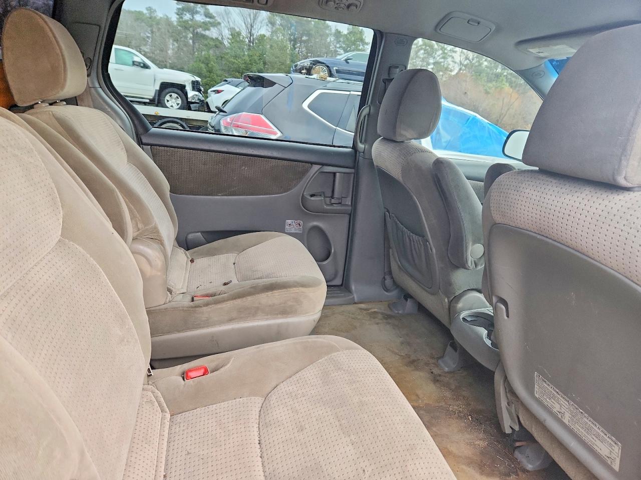 2009 TOYOTA SIENNA CE photo 11