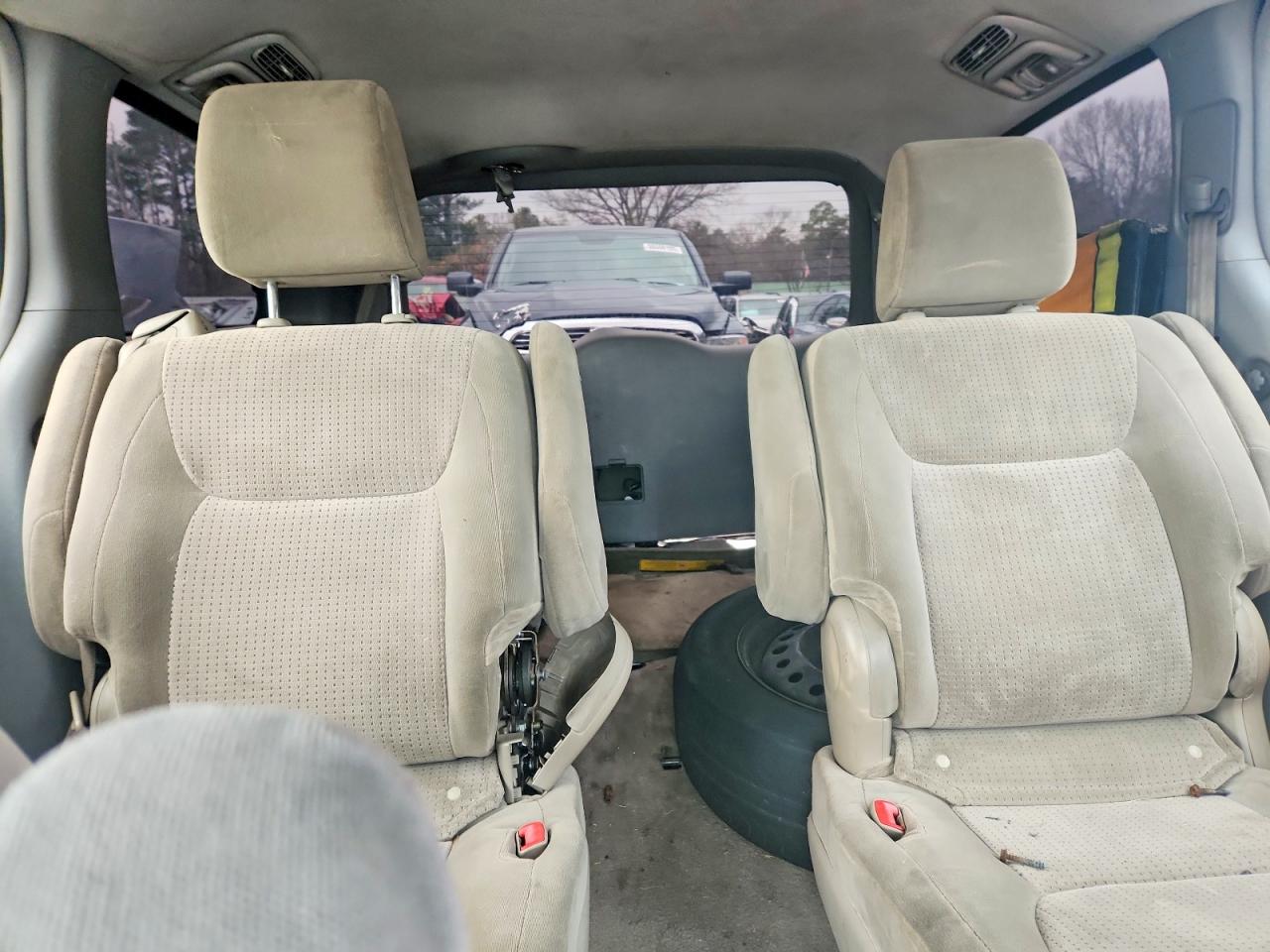 2009 TOYOTA SIENNA CE photo 10