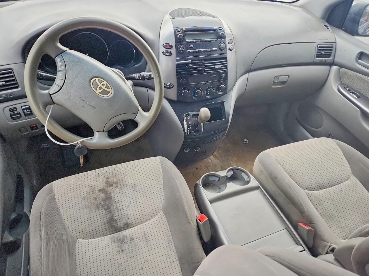 2009 TOYOTA SIENNA CE photo 8