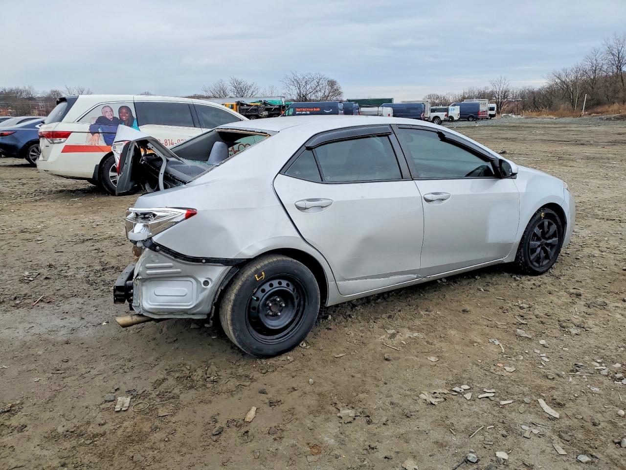 2015 TOYOTA COROLLA L photo 3