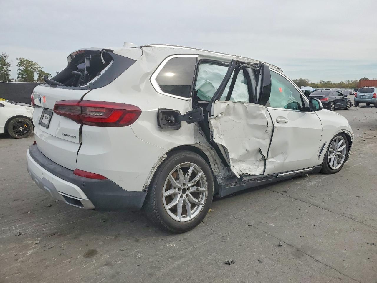 2022 BMW X5 XDRIVE40I photo 3