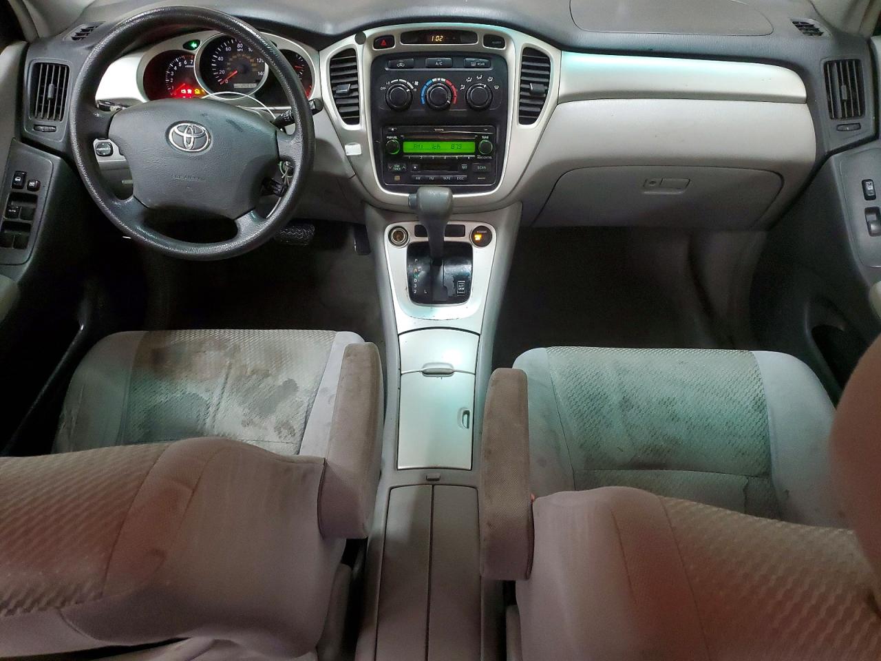 2004 TOYOTA HIGHLANDER photo 8