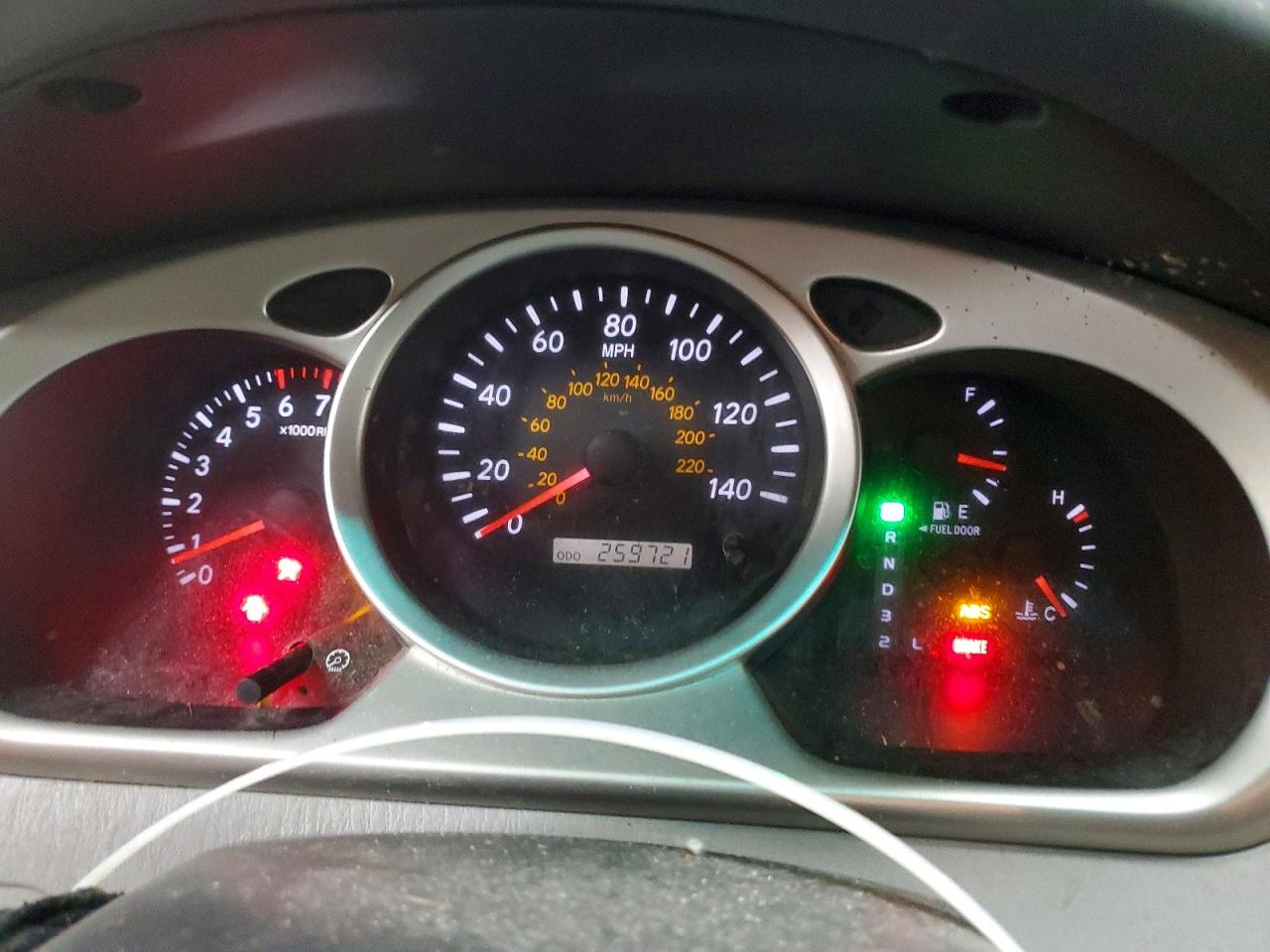 2004 TOYOTA HIGHLANDER photo 9
