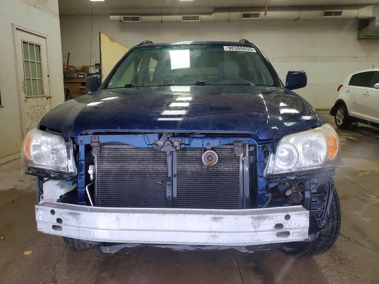 2004 TOYOTA HIGHLANDER photo 5