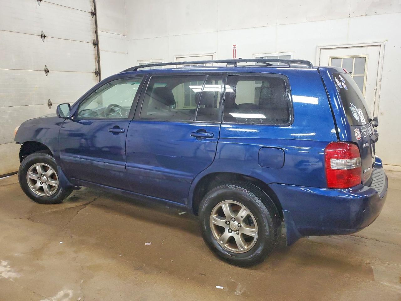 2004 TOYOTA HIGHLANDER photo 2
