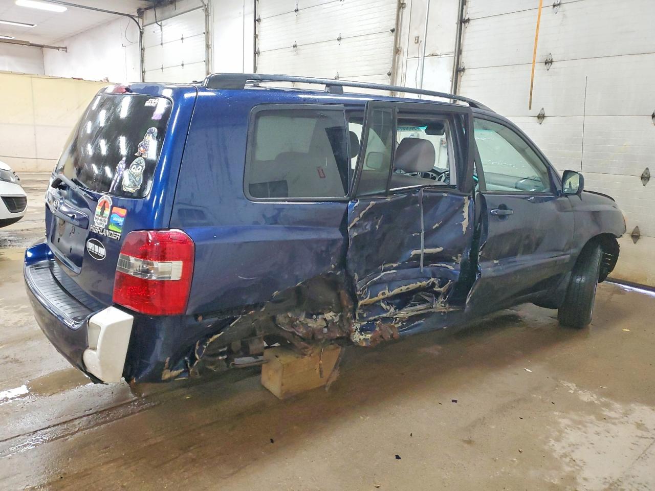 2004 TOYOTA HIGHLANDER photo 3