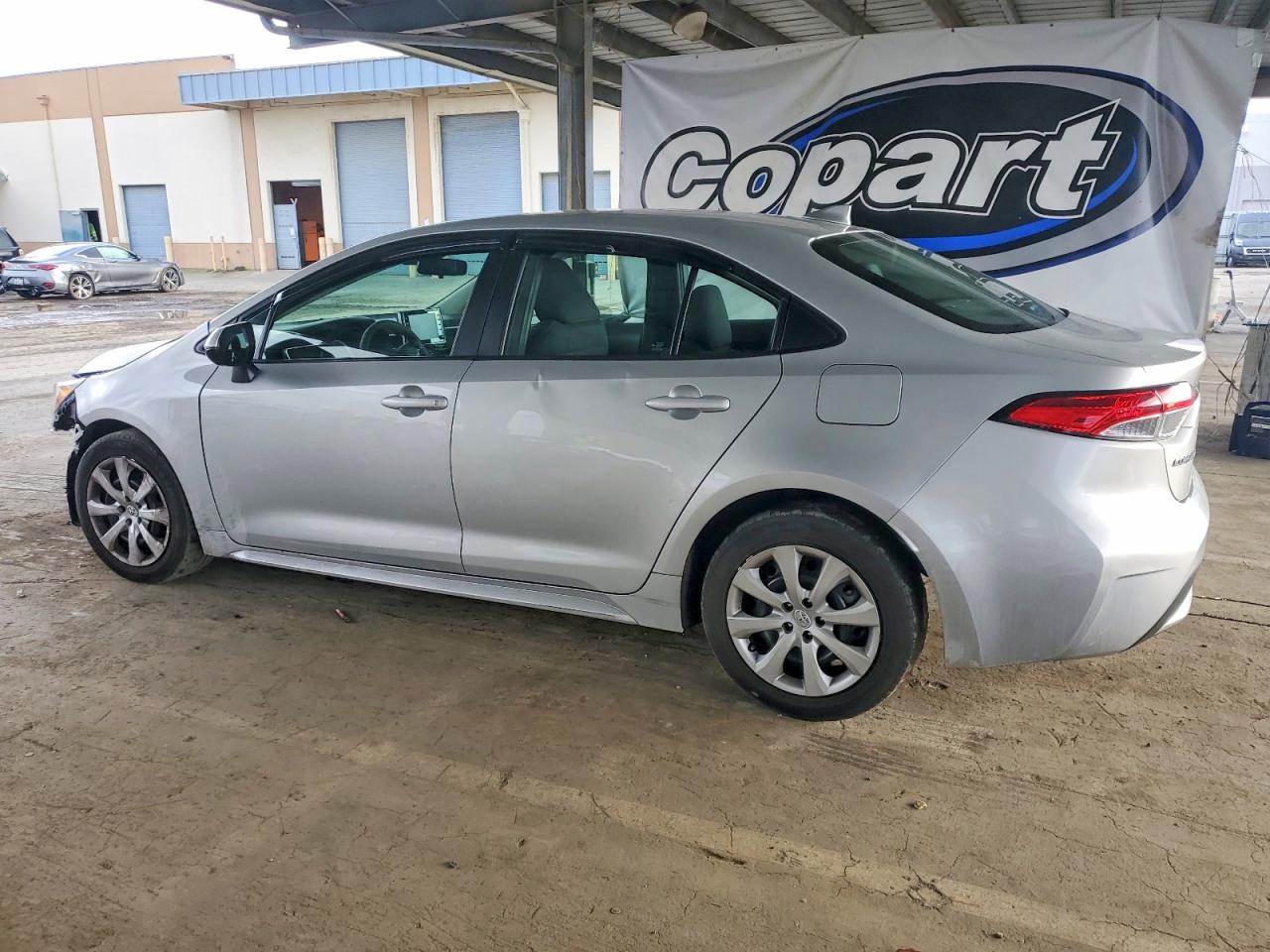 2020 TOYOTA COROLLA LE photo 2