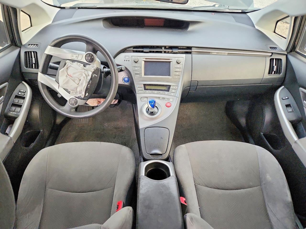 2013 TOYOTA PRIUS photo 8