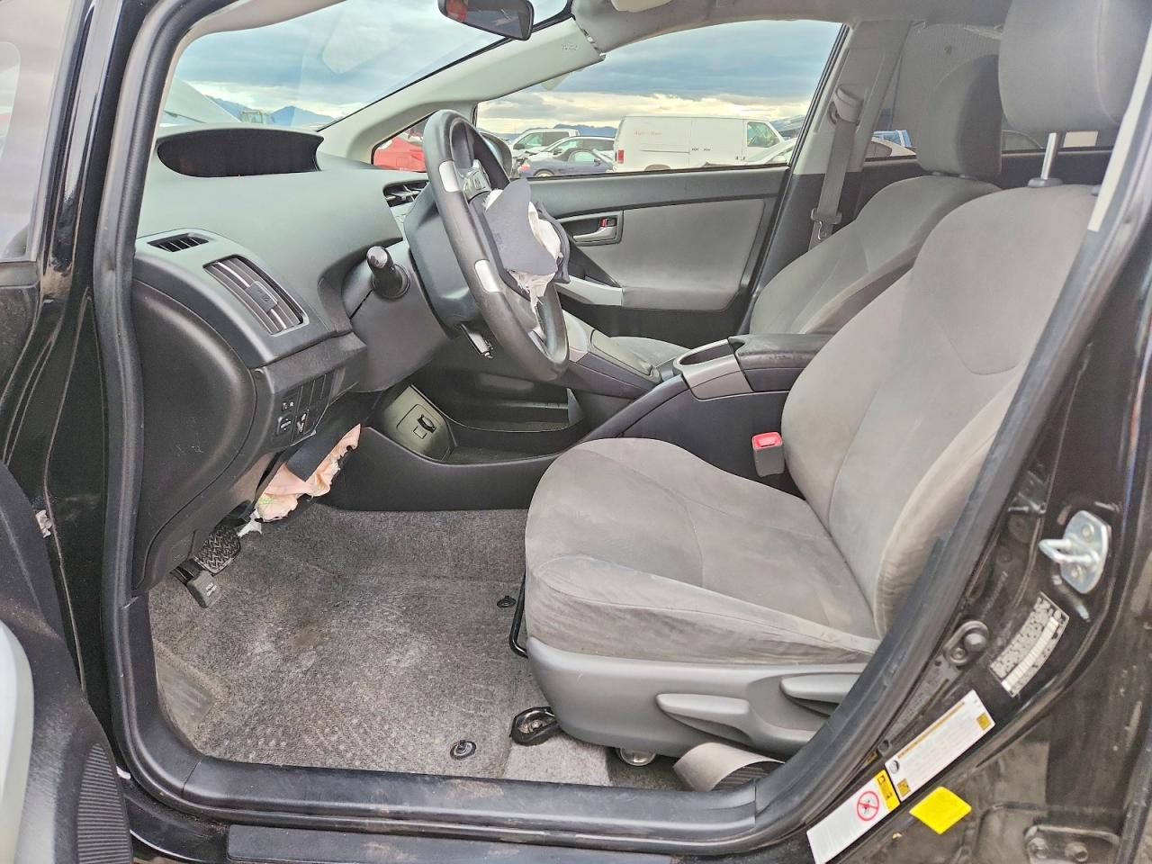 2013 TOYOTA PRIUS photo 7